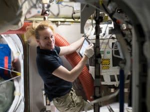 20 عاماً في المدار: محطة الفضاء الدولية تخبرنا تجربة العيش في الفضاء