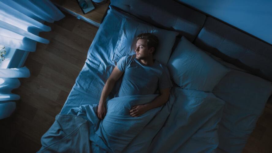 دراسة حديثة: أسدل الستائر وأطفئ الأضواء في غرفة النوم من أجل صحة أفضل