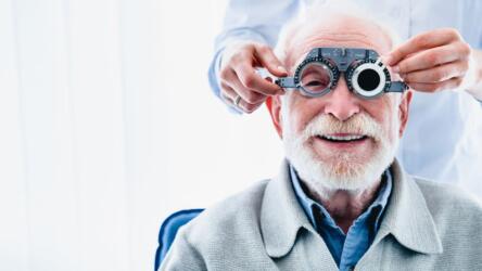 هل توجد صلة بين فقدان حدة البصر والإصابة بالخرف؟