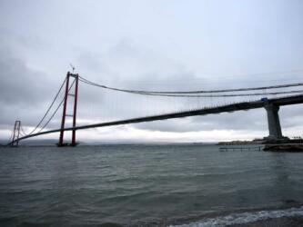 جسر "جناق قلعة 1915" المعلق يحطم الأرقام القياسية كأطول جسر في العالم