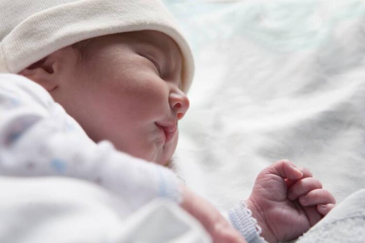ما هي الأسباب وراء وفيات حديثي الولادة؟ وهل من الممكن تجنبها؟