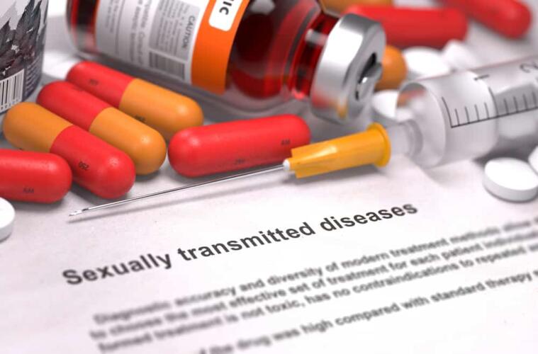 ما هي أشيع الأمراض المنقولة جنسياً وكيف يتم تدبير كل منها؟