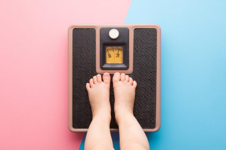 ما هو نهج اكتساب الوزن الصحي عند الأطفال وحتى سن المراهقة؟
