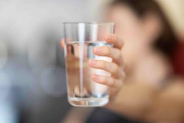 9 فوائد صحية توضح لماذا يجب أن نشرب الماء بشكل دائم
