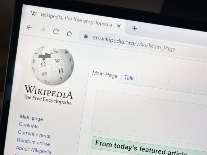 التنبيه للأخطاء المطبعية وبعض الطرق الأخرى للتعديل في موقع ويكيبيديا