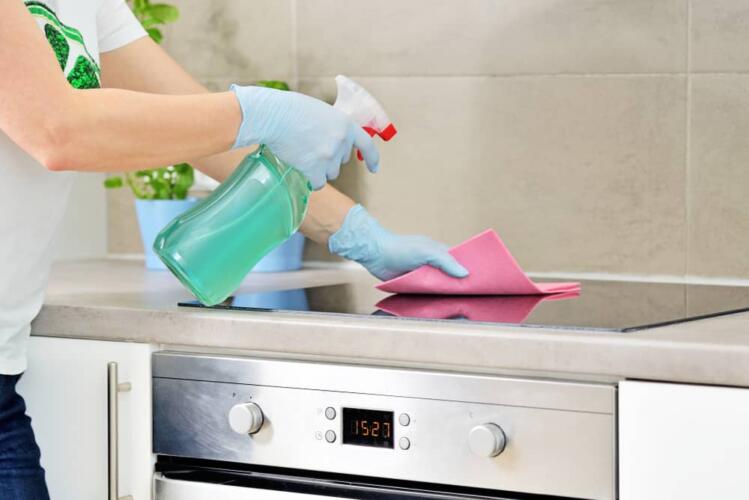كيف يمكنك تنظيف مطبخك من الدهون بمواد طبيعية ومتوفرة في كل منزل؟