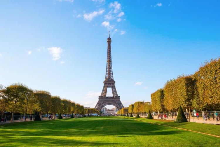 برج إيفل: هل سينهار الرمز الفرنسي الحديدي في يوم ما؟