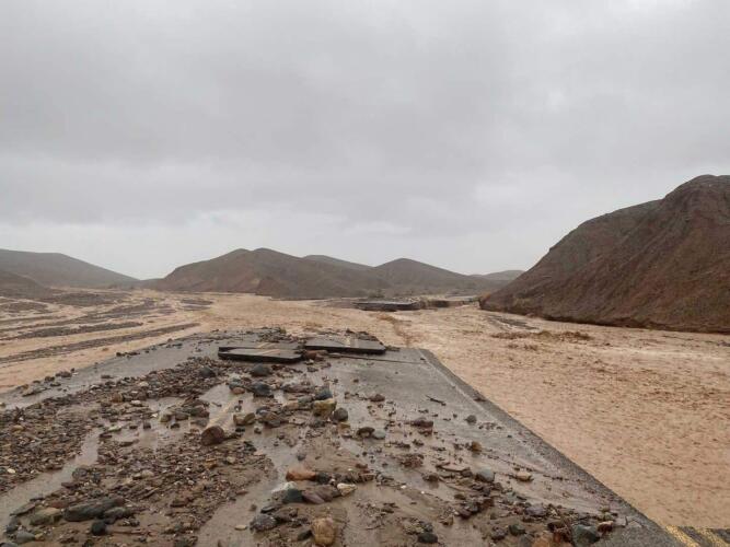 ما الذي يعنيه أن تشهد أكثر مناطق العالم جفافاً فيضانات غير مسبوقة؟
