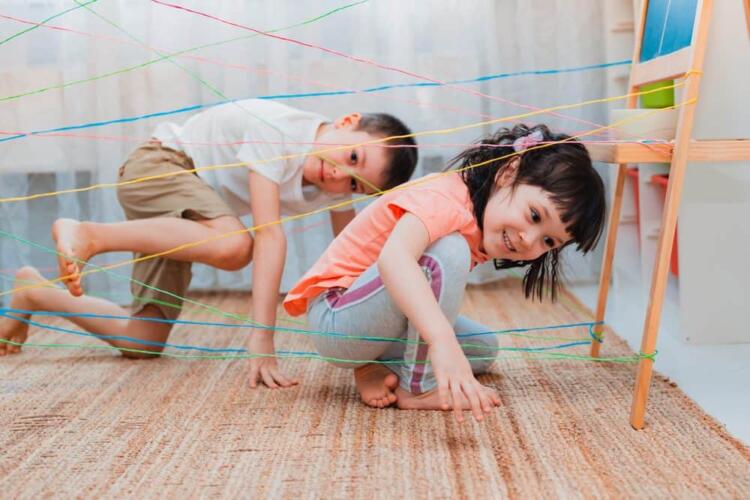 4 ألعاب مسلية للأطفال في المنزل تنمي الذكاء وروح العمل الجماعي لديهم