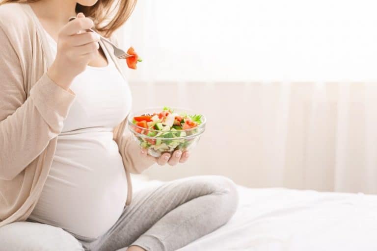 ما احتياجات المرأة الحامل من العناصر الغذائية؟