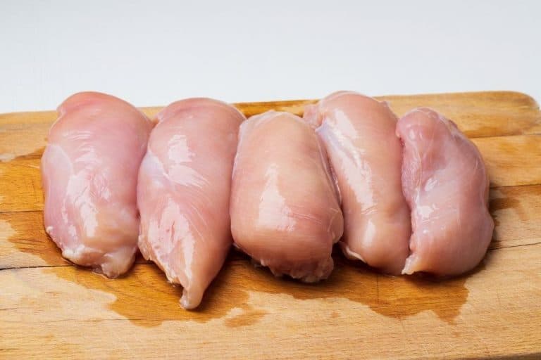 ما الطريقة الصحيحة لغسل الدجاج النيئ؟