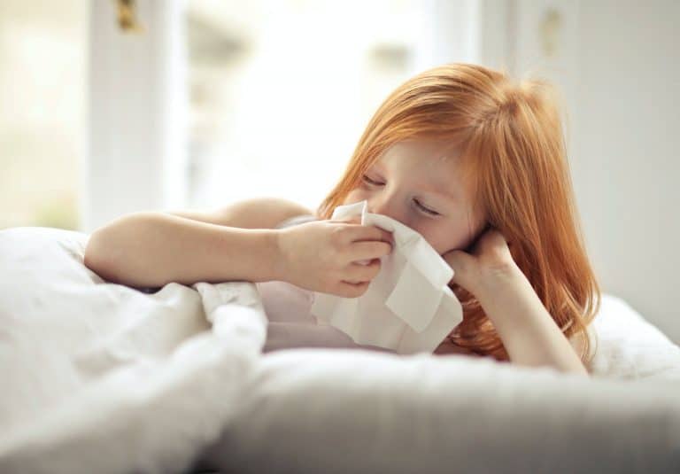 ما أعراض الإنفلونزا والفيروس المخلوي التنفسي؟ وهل يمكن التمييز بينهما؟