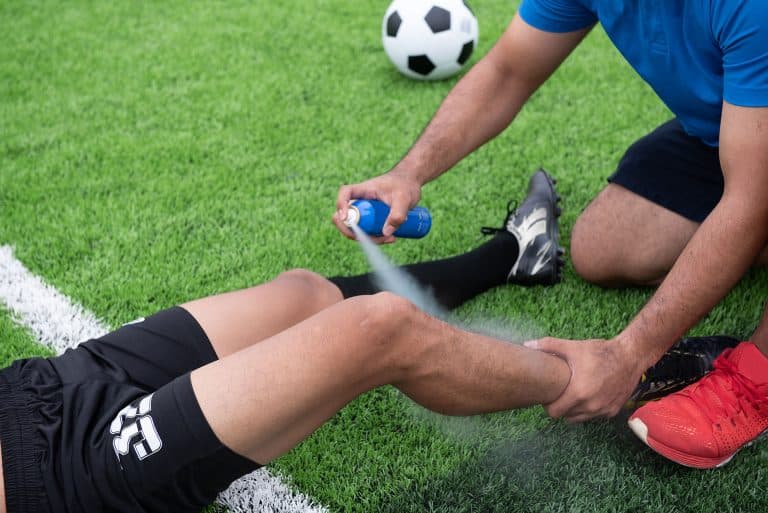 ما هو الإسعاف الرياضي وكيف يمكنه تسكين الألم وعلاج الإصابات الرياضية؟