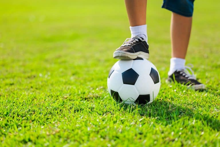إلى جانب اللياقة البدنية: إليك 6 فوائد لرياضة كرة القدم للأطفال