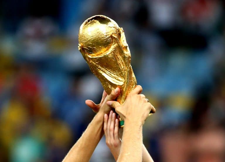 هل تُصنع كأس العالم حقاً من الذهب وكيف يتم ذلك؟