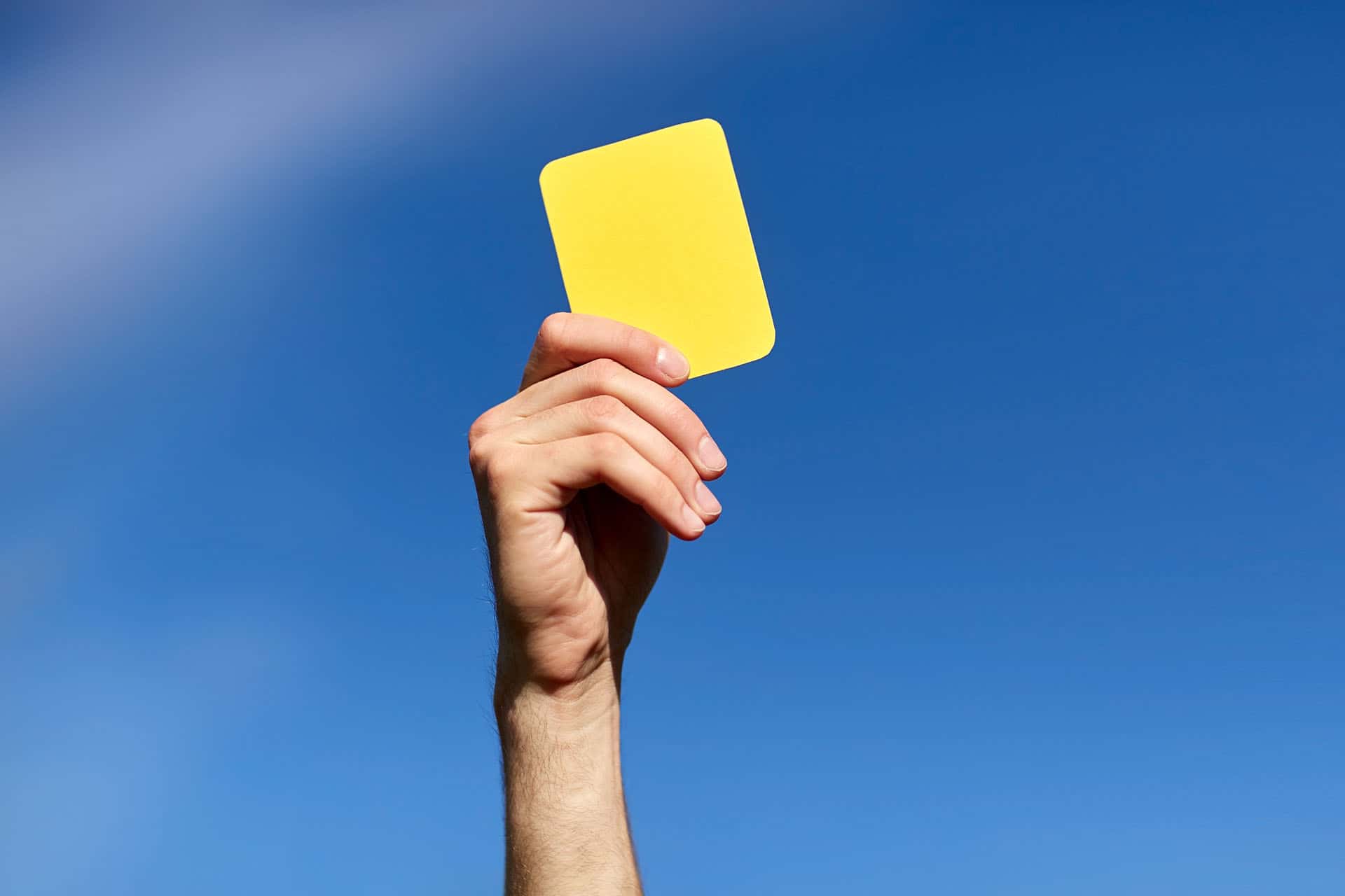 البطاقة الصفراء