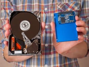 ما الفرق بين أقراص التخزين إس إس دي (SSD) وأتش دي دي (HDD)؟