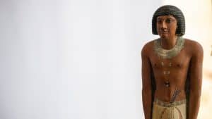 العثور على مومياء عمرها 4300 عام مغطاة بالذهب في مصر