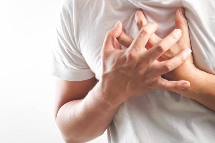 كيف تُميّز إن كان ألم الصدر قلبي أمْ عضلي المنشأ؟