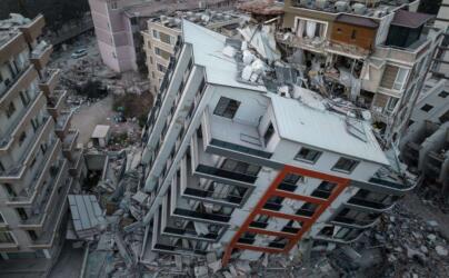 لماذا تضررت المباني جرّاء الزلزال الذي ضرب سوريا وتركيا؟