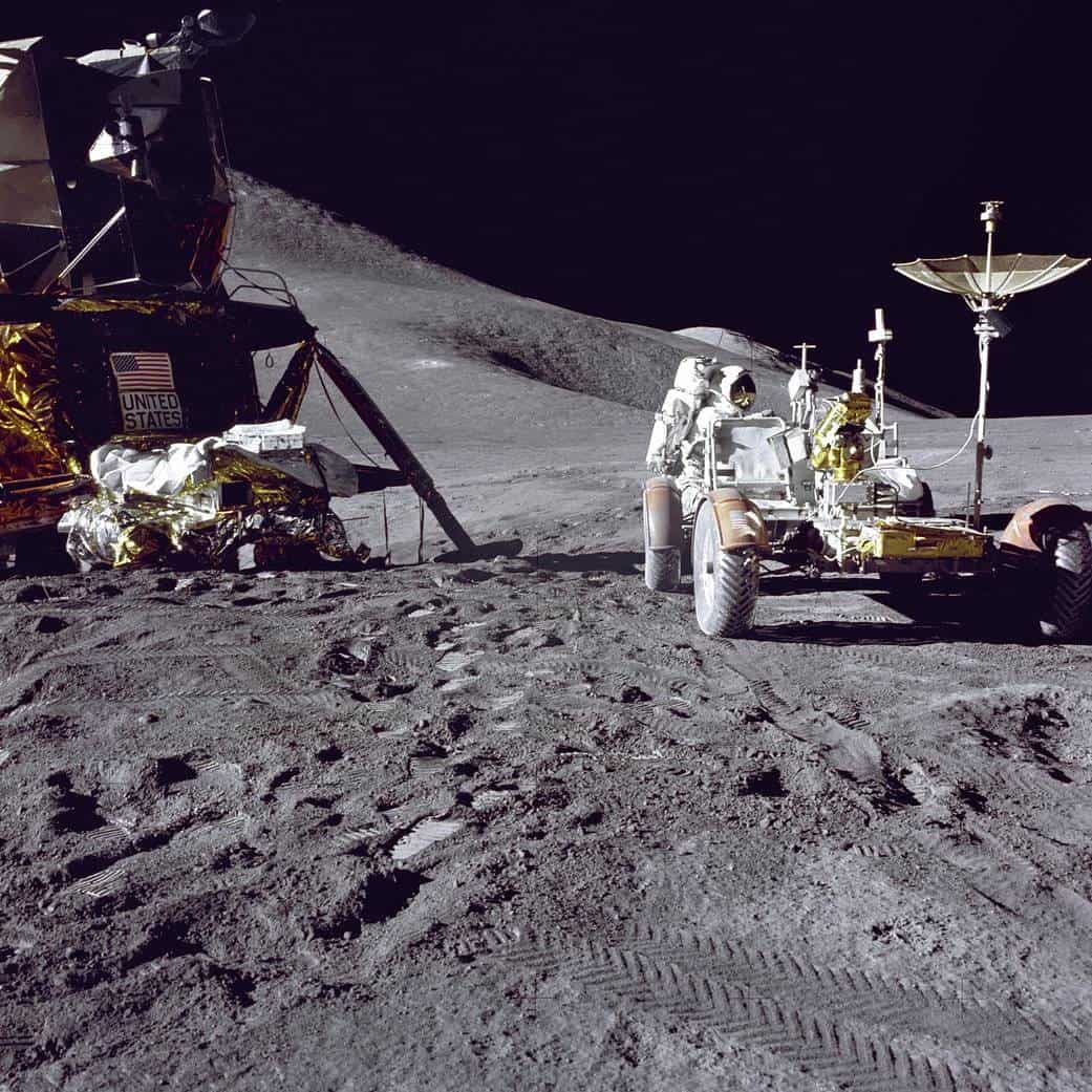قاد رواد الفضاء مركبة فضائية على سطح القمر خلال مهمة أبولو 15. وكالة ناسا