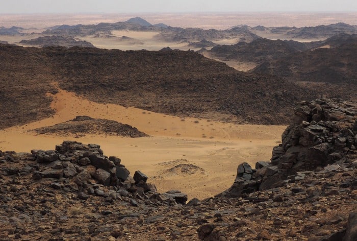 مناطق طبيعية من المملكة العربية السعودية حيث اكتُشفت النقوش. المصدر، أوليفييه بارج (Olivier Barge)، المركز الوطني الفرنسي للأبحاث العلمية
