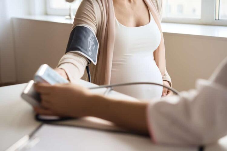 ما التسمم الحملي وكيف تتم حماية الجنين منه؟
