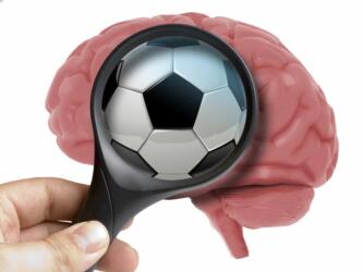 دراسة جديدة: نجوم الضربات الرأسية في كرة القدم أكثر عرضة لتلف الدماغ
