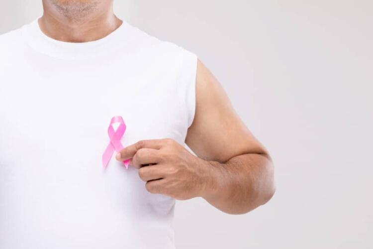 إليك أبرز الحقائق حول إصابة الرجال بالتثدي وسرطان الثدي