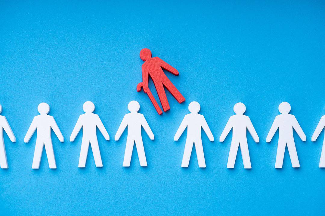 كيف تبطئ الشيخوخة بعد سن الأربعين: أطعمة خارقة وعادات صحية