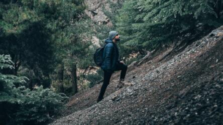 كيف يمكنك تسلق المنحدرات في رحلات المشي لمسافات طويلة بأمان؟
