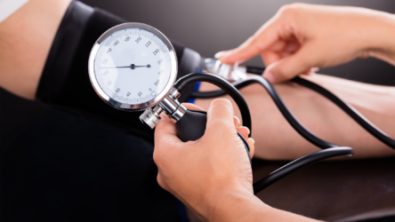يعاني نحو ثلث البالغين في العالم ارتفاع ضغط الدم، الذي يمكن علاجه بالأدوية وإجراء بعض التغييرات في نمط الحياة.