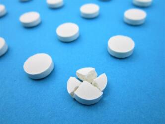 احذر تقسيم أقراص الدواء دون استشارة طبية لهذه الأسباب