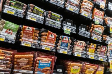 دراسة جديدة تبين أن الملصقات التحذيرية التصويرية أكثر فعالية في إقناع المستهلكين بتقليل مدخولهم من اللحوم