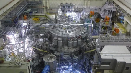 مفاعل التوكاماك التجريبي الأكبر في العالم بدأ العمل