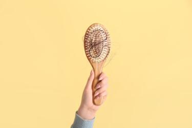 هل تساقط الشعر في موسم الباذنجان خرافة شعبية أمْ حقيقة علمية؟
