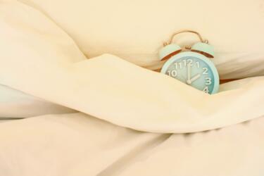 دراسة حديثة: ساعات نوم أقل في الثلاثينيات تعني اضطراباً بعمل الذاكرة في الخمسينيات