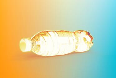 بحث جديد يكشف تلوث مياه الشرب المعبأة بجزيئات البلاستيك النانوي