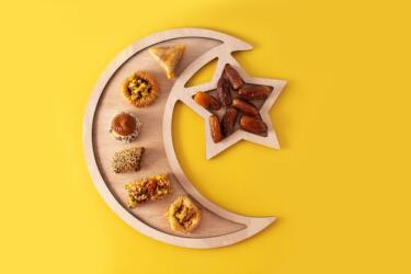 إليك قائمة بالأغذية التي يجب عليك الابتعاد عنها خلال شهر رمضان