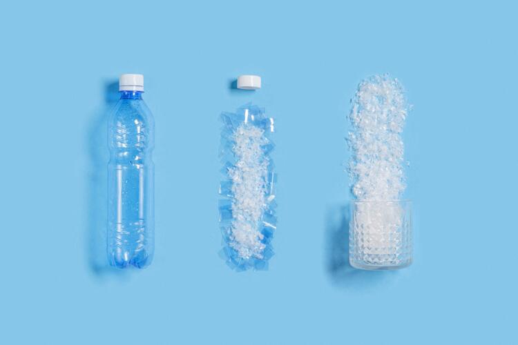 حصاد العلوم اليوم: طريقة منزلية لإزالة المواد البلاستيكية النانوية من مياه الشرب و5 عادات صحية تقلل خطر الإصابة بمرض القولون العصبي
