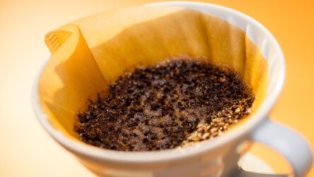 10 طرق ذكية لإعادة استخدام القهوة المطحونة المستعملة