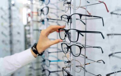 ما أنواع عدسات النظارات الطبية؟ وكيف تختار المناسب منها؟