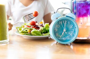 أيهما أفضل لفقدان الوزن: تقييد السعرات الحرارية أم تحديد وقت الأكل؟ دراسة حديثة تجيب