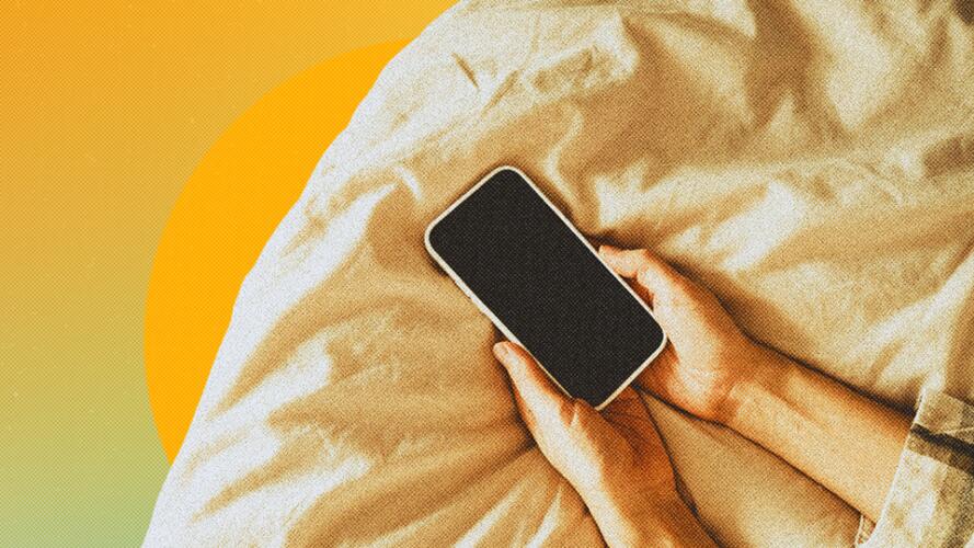هل النوم إلى جانب الهاتف المحمول يسبب ضرراً صحياً؟