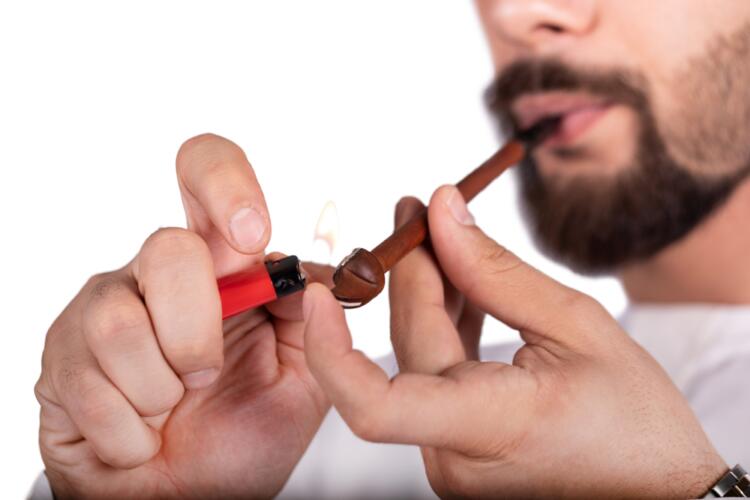 علمياً: تدخين المدواخ يسبب مشكلات صحية خطيرة في الإمارات